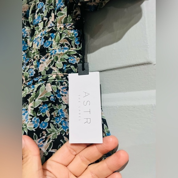 ASTR The Label FLORAL DRESS BY ASTR the label size XS NWT - Picture 7 of 14